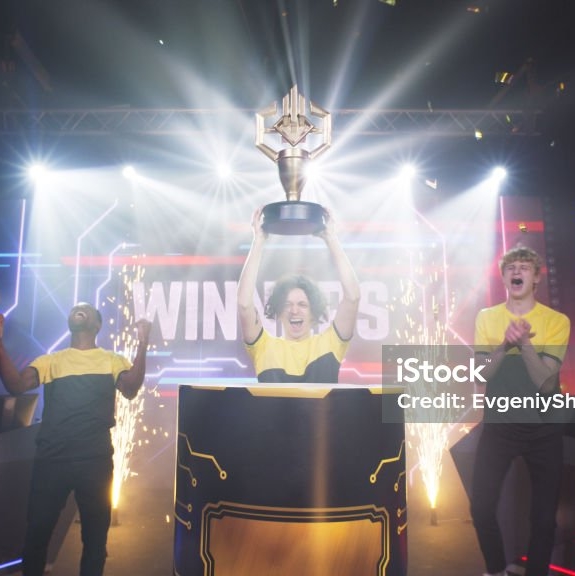 Divers joueurs remportent trophée après concours